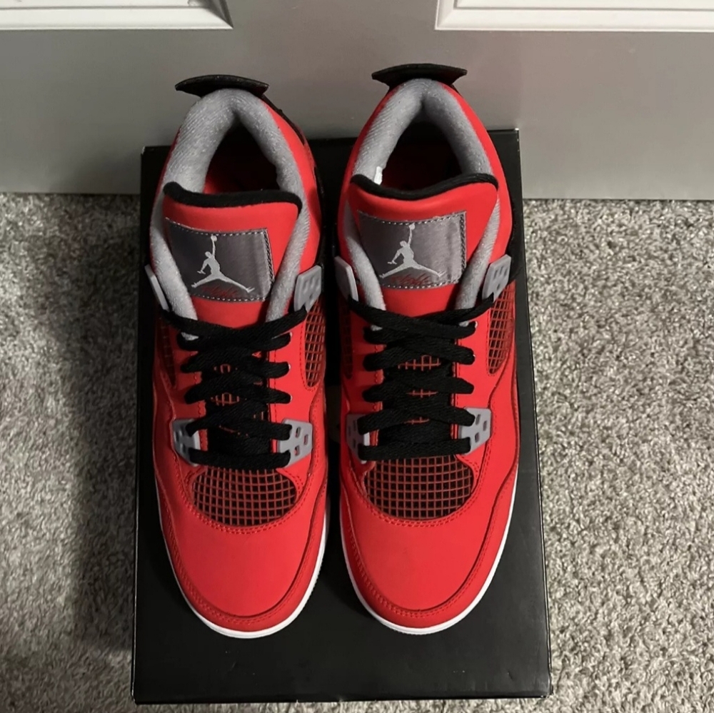 Jordan 4 toro bravo size 6.5